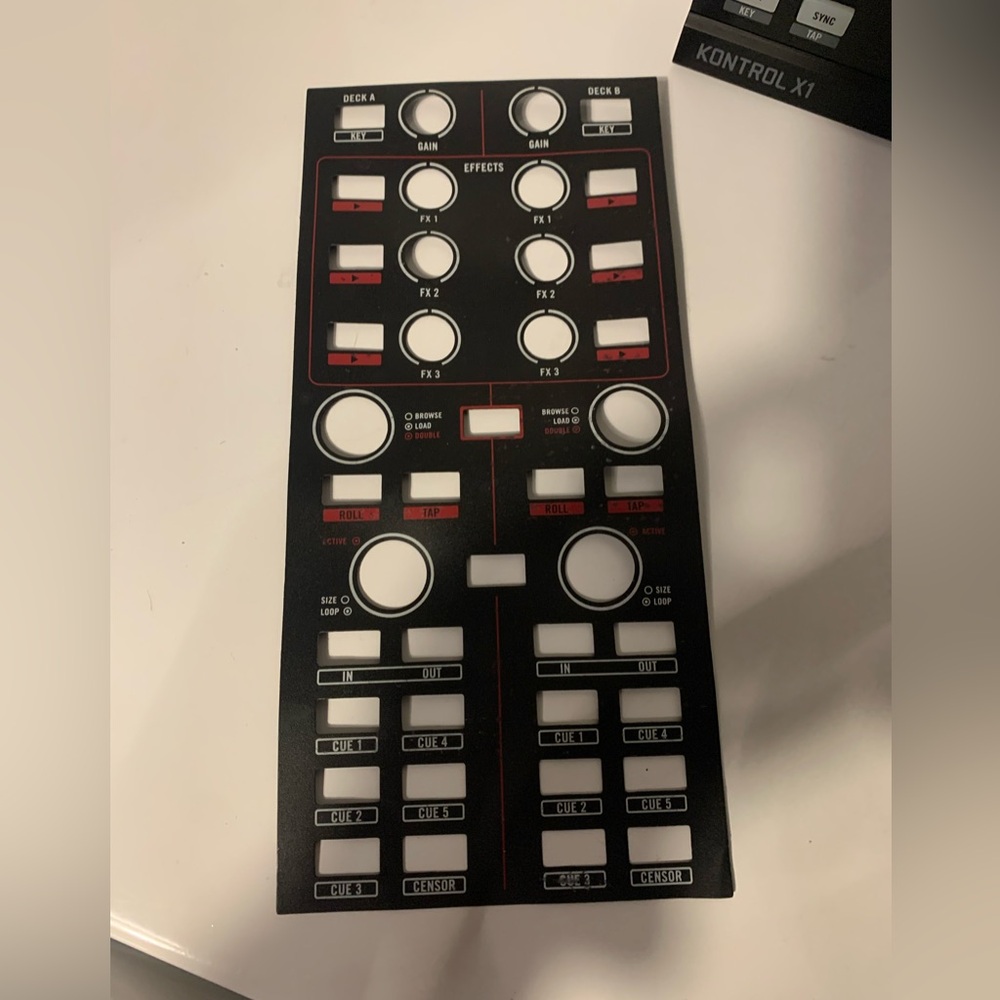 Native Instruments Traktor X1 DJ Controller with Case - Picture 2 of 7